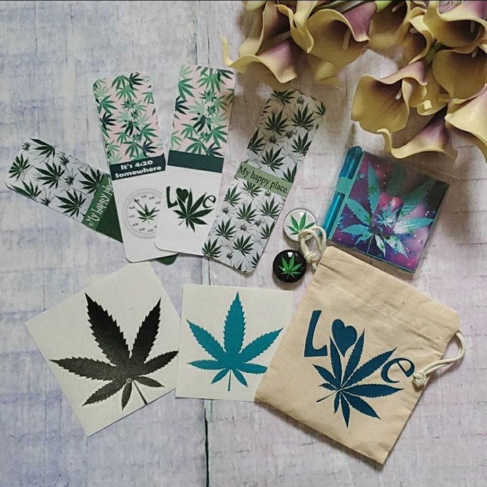 Handmade Leaf Keychain - Picture 4 of 4